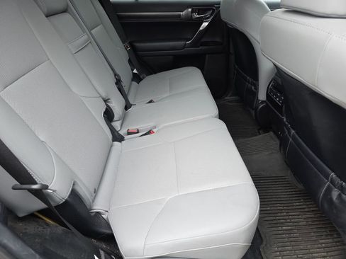 Used 2023 Lexus GX 460 image 18