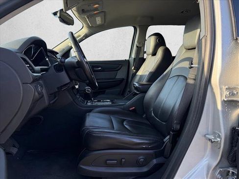 Used 2017 Chevrolet Traverse LT image 10