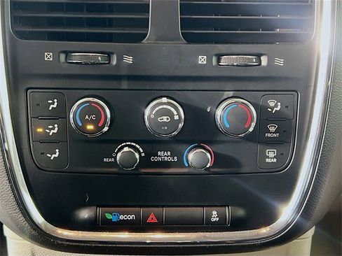 Used 2019 Dodge Grand Caravan SE w/ UConnect Hands-Free Group image 22
