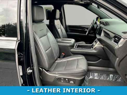 Used 2021 GMC Yukon XL Denali w/ Denali Premium Package AWD/4WD image 30