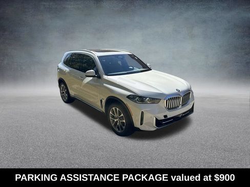 Used 2026 BMW X5 xDrive40i w/ Parking Assistance Package AWD/4WD image 2