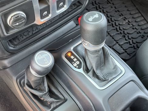 Used 2021 Jeep Wrangler Sport AWD/4WD image 28