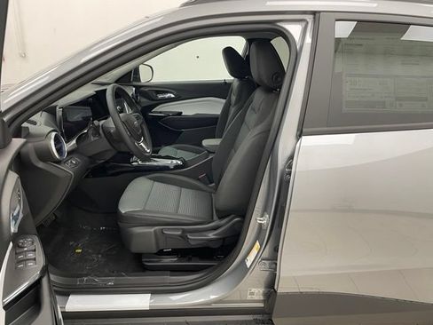 New 2026 Chevrolet Trax LT w/ Driver Confidence Package FWD image 8