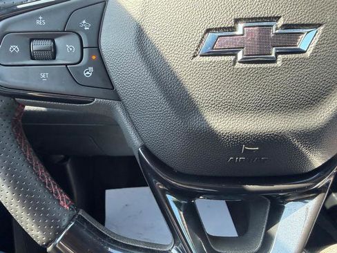 Used 2024 Chevrolet Trax RS w/ Sunroof Package FWD image 4