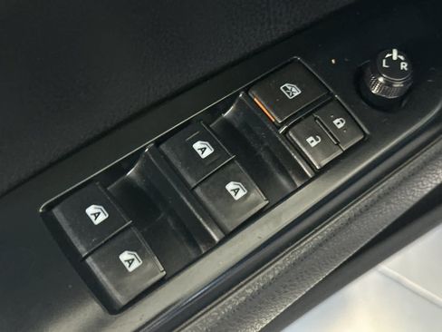Used 2018 Toyota Camry SE w/ Moonroof Package FWD image 14