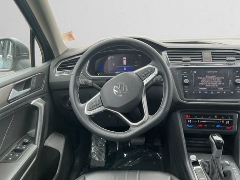 Used 2023 Volkswagen Tiguan SE AWD/4WD image 12