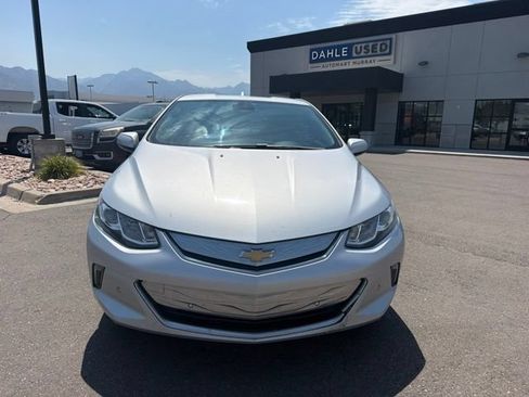 Used 2017 Chevrolet Volt Premier w/ Driver Confidence Package FWD image 2