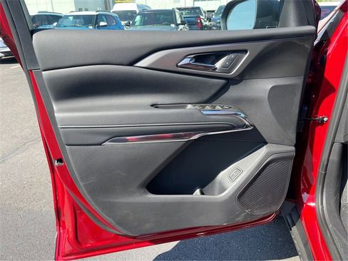 New 2025 Chevrolet Traverse LT image 18