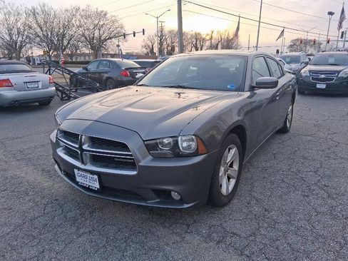 Used 2012 Dodge Charger SXT image 3