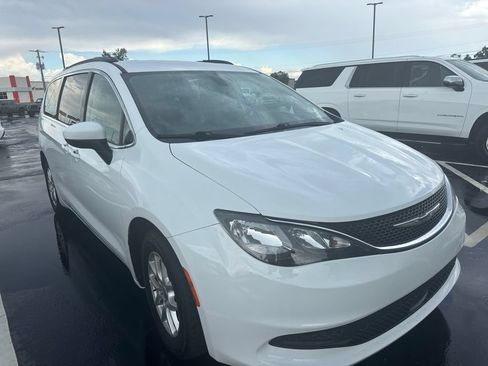Used 2021 Chrysler Voyager Lxi FWD image 3