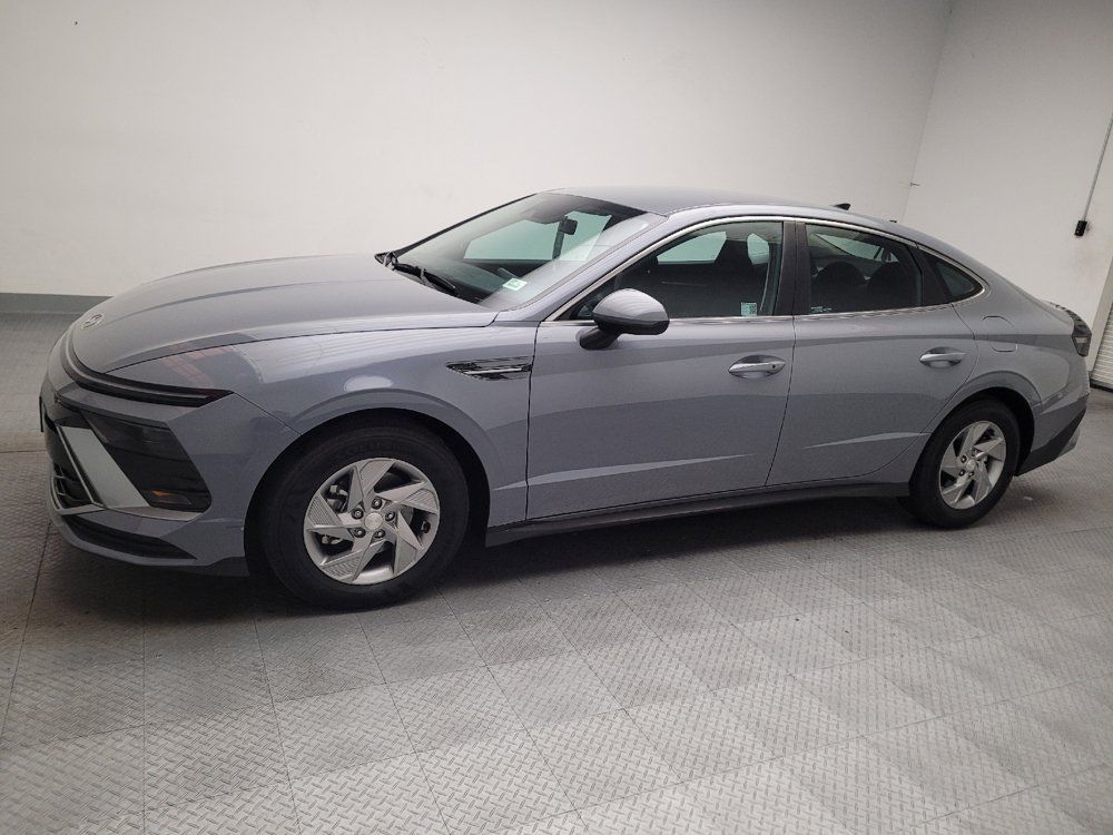 Used 2025 Hyundai Sonata SE FWD image 2