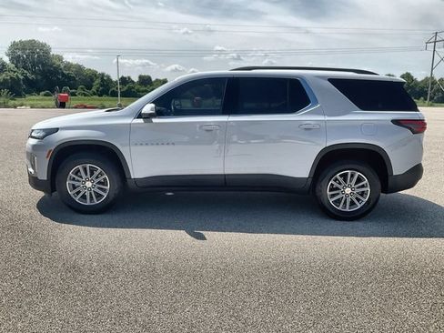 Used 2022 Chevrolet Traverse LT FWD image 17