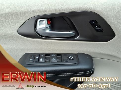 Certified 2024 Chrysler Pacifica Touring-L FWD image 11