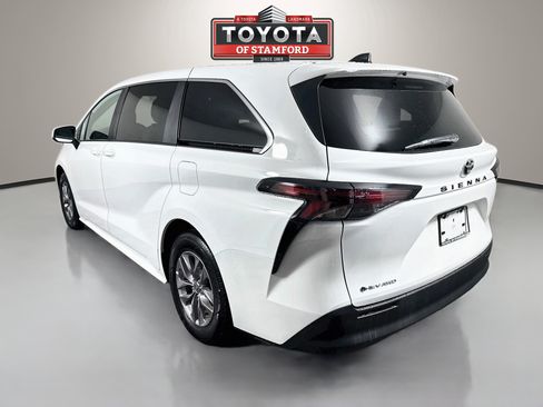 Certified 2026 Toyota Sienna LE AWD/4WD image 5