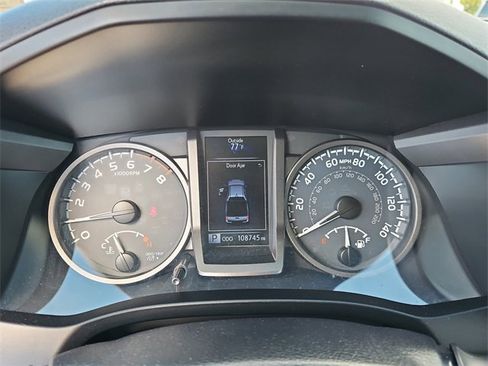 Used 2017 Toyota Tacoma TRD Sport image 17