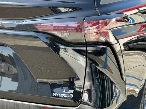 Certified 2023 Toyota Sienna LE FWD image 28