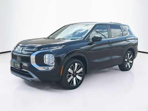 Used 2025 Mitsubishi Outlander SE AWD/4WD image 3