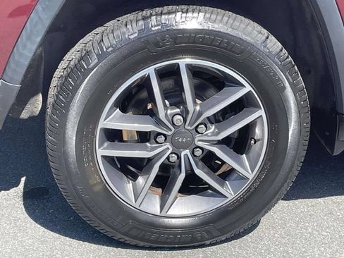 Used 2019 Jeep Grand Cherokee Limited AWD/4WD image 8