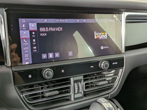 Certified 2025 Porsche Macan AWD/4WD image 17