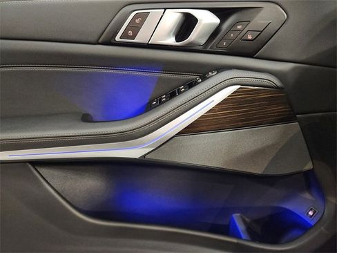 Used 2024 BMW X5 xDrive50e image 24