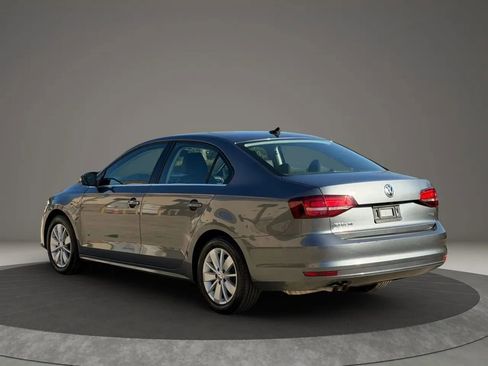 Used 2016 Volkswagen Jetta SE image 5