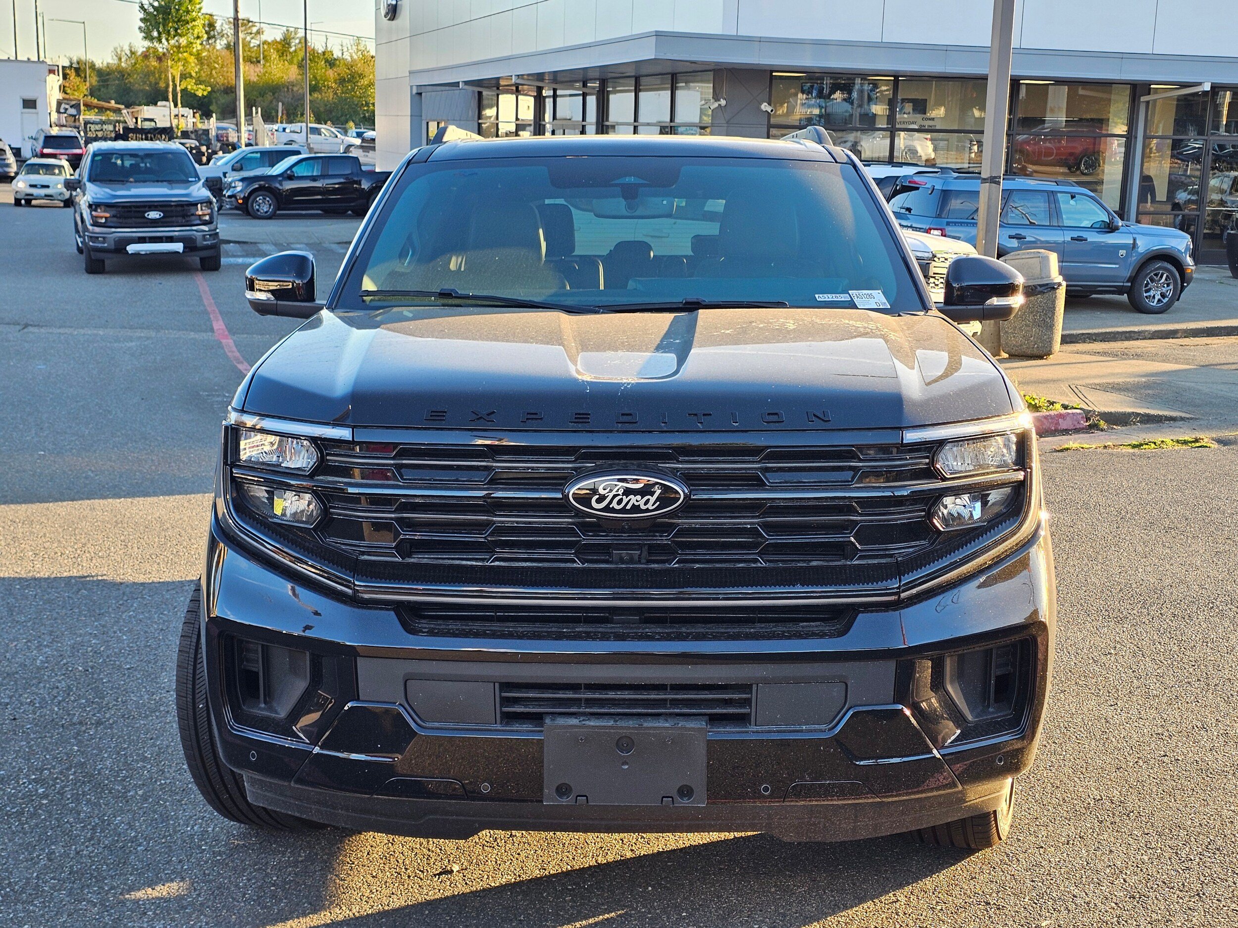 New 2026 Ford Expedition Max Platinum w/ Stealth Performance Package AWD/4WD image 2