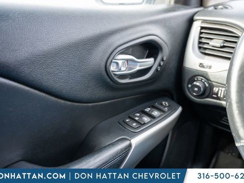 Used 2016 Jeep Cherokee Overland w/ Technology Group image 15