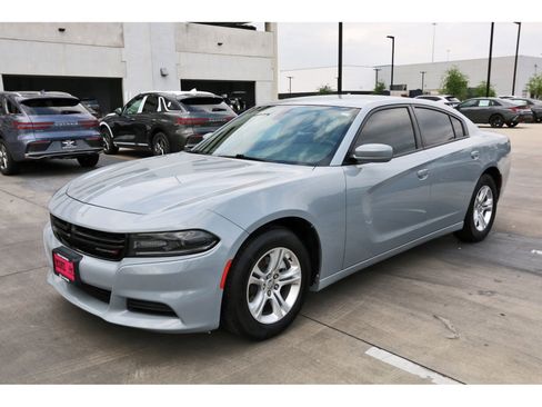 Used 2021 Dodge Charger SXT RWD image 3
