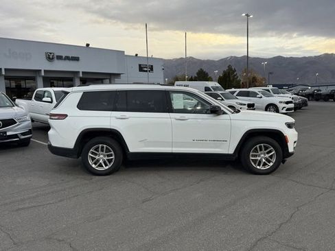 Used 2023 Jeep Grand Cherokee L Laredo image 5