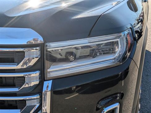 Used 2023 GMC Acadia SLT image 11