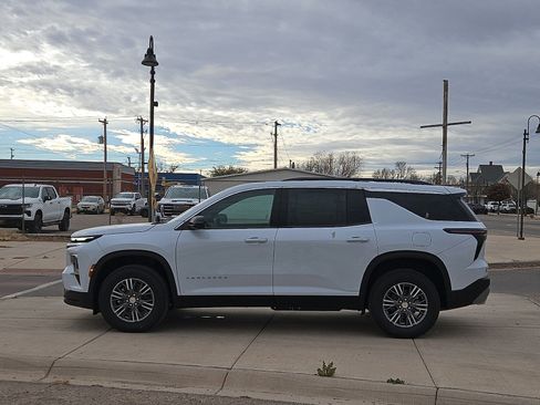 New 2026 Chevrolet Traverse LT w/ Driver Confidence Package image 2