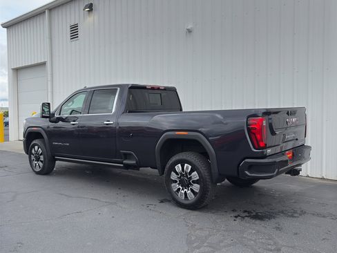 New 2025 GMC Sierra 2500 Denali w/ Denali Reserve Package image 3