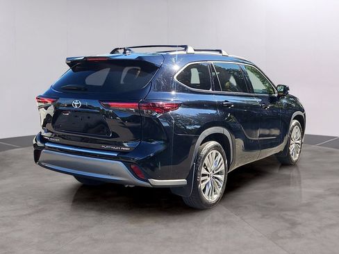 Used 2025 Toyota Highlander Platinum AWD/4WD image 4