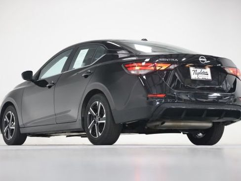 Used 2025 Nissan Sentra SV FWD image 8