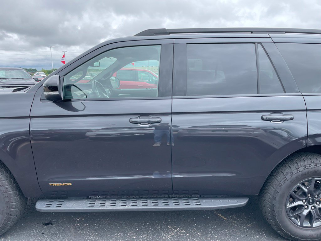 Used 2025 Ford Expedition Tremor AWD/4WD image 46