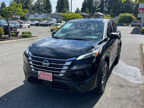 Used 2025 Nissan Rogue S AWD/4WD image 4