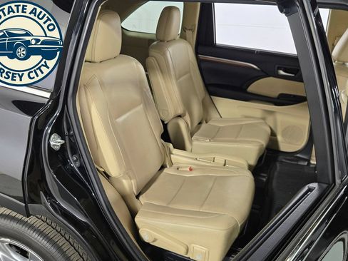 Used 2017 Toyota Highlander Limited w/ Protection Package #3 AWD/4WD image 35