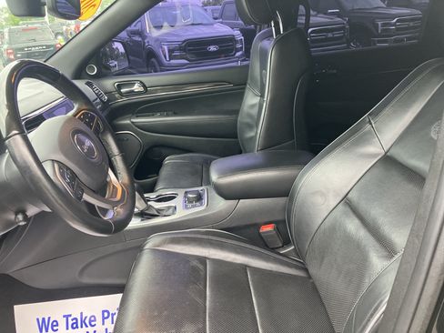 Used 2019 Jeep Grand Cherokee Overland AWD/4WD image 17