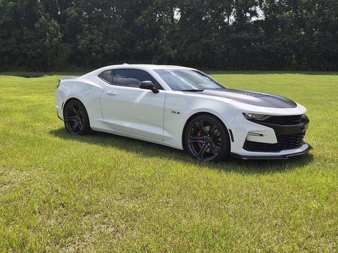 Used 2019 Chevrolet Camaro SS RWD image 11