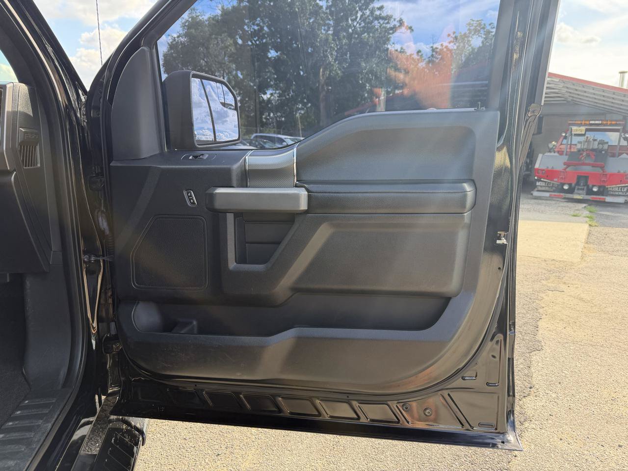 Used 2016 Ford F150 XLT w/ Equipment Group 301A Mid AWD/4WD image 17