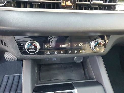 Used 2023 Mitsubishi Outlander SE image 27