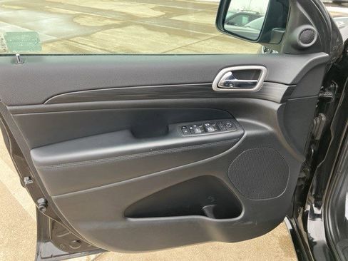 Certified 2022 Jeep Grand Cherokee Laredo X image 9