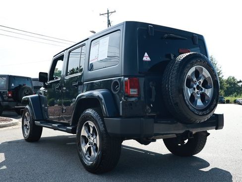 Used 2016 Jeep Wrangler Unlimited Sahara w/ Connectivity Group AWD/4WD image 8