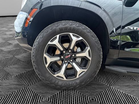 Certified 2025 GMC Yukon AT4 AWD/4WD image 9