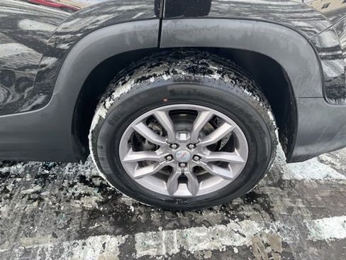 Certified 2022 GMC Terrain SLT w/ Infotainment Package II image 2