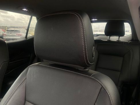 Used 2024 GMC Terrain SLT image 22