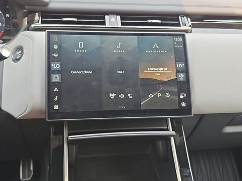 Certified 2026 Land Rover Range Rover Velar Dynamic SE AWD/4WD image 20