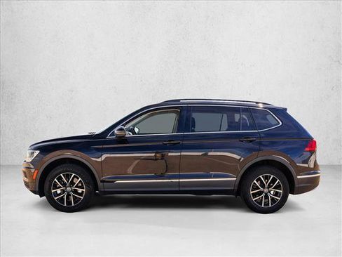 Used 2021 Volkswagen Tiguan SE w/ Panoramic Sunroof Package FWD image 8