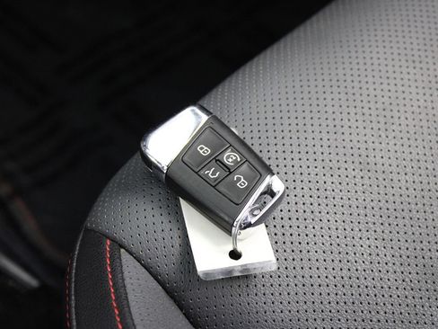 Used 2025 Volkswagen Jetta GLI Autobahn FWD image 22