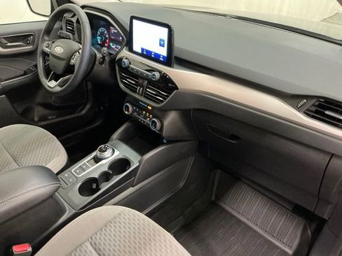 Used 2022 Ford Escape SE w/ SE Sport Appearance Package image 19